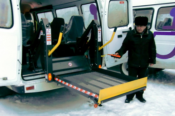 Для особых детей Сыктывкара, Ухты и Печоры поступили специализированные микроавтобусы