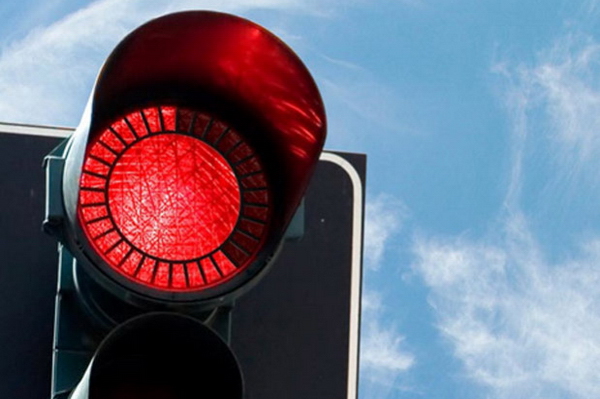 Столичные водители слишком часто ездят на красный сигнал светофора
