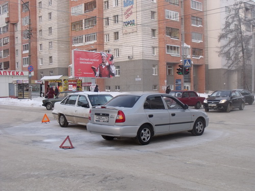 Два ДТП затруднили движение автотранспорта в центре Сыктывкара Два ДТП затруднили движение автотранспорта в центре Сыктывкара