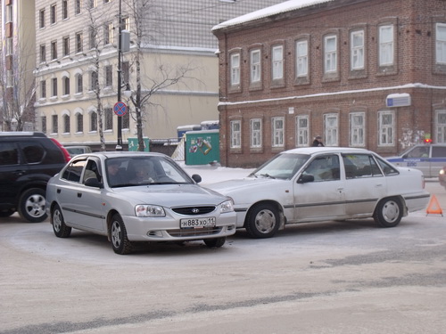 Два ДТП затруднили движение автотранспорта в центре Сыктывкара Два ДТП затруднили движение автотранспорта в центре Сыктывкара