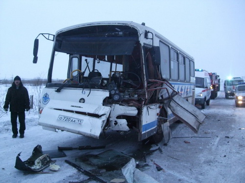 В Воркуте произошло ДТП с участием пассажирского автобуса В Воркуте произошло ДТП с участием пассажирского автобуса