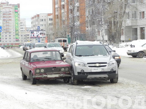 Сыктывкар: Дамы не уступили друг другу дорогу Сыктывкар: Дамы не уступили друг другу дорогу