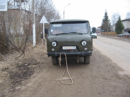 В салоне угнанной в Сыктывкаре буханки гаишники обнаружили пять пассажиров и ребенка В салоне угнанной в Сыктывкаре буханки гаишники обнаружили пять пассажиров и ребенка