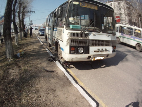 В Сыктывкаре велосипедист попал под колеса автобуса В Сыктывкаре велосипедист попал под колеса автобуса