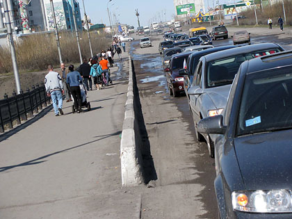 В Воркуте ударили автопробегом по бездорожью и разгильдяйству В Воркуте ударили автопробегом по бездорожью и разгильдяйству