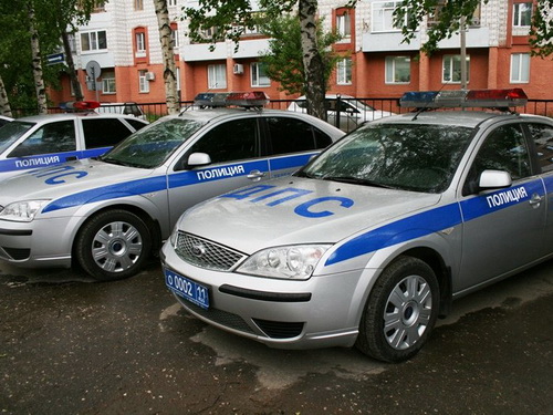 В Сыктывкаре прошел строевой смотр служебных транспортных средств В Сыктывкаре прошел строевой смотр служебных транспортных средств
