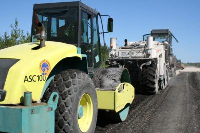 Руководитель Дорожного агентства Коми Эдуард Слабиков проверили работу дорожников Руководитель Дорожного агентства Коми Эдуард Слабиков проверили работу дорожников