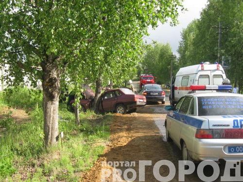 В Ухте 99-ая врезалась в дерево В Ухте 99-ая врезалась в дерево