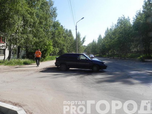 Сыктывкар: на улице Димитрова ВАЗ въехал в бок иномарке Сыктывкар: на улице Димитрова ВАЗ въехал в бок иномарке