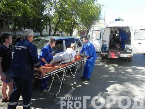Сыктывкар: Шевроле Нива сбила мопед Сыктывкар: Шевроле Нива сбила мопед