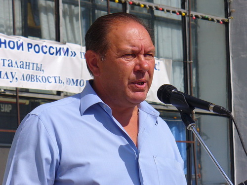 Сыктывкарские таксисты помитинговали за наведение порядка в сфере пассажирских перевозок Сыктывкарские таксисты помитинговали за наведение порядка в сфере пассажирских перевозок