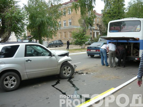 Сыктывкар: автобус с пассажирами протаранил джип