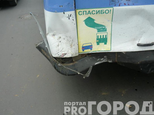 Сыктывкар: автобус с пассажирами протаранил джип Сыктывкар: автобус с пассажирами протаранил джип