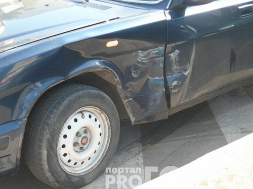 Сыктывкар: в центре города Волга въехала в Peugeot 406 Сыктывкар: в центре города Волга въехала в Peugeot 406