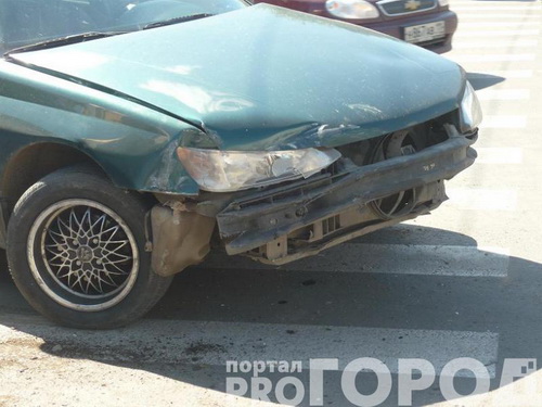 Сыктывкар: в центре города Волга въехала в Peugeot 406 Сыктывкар: в центре города Волга въехала в Peugeot 406