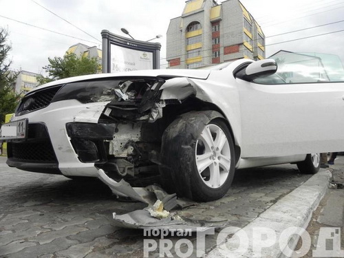Сыктывкар: Kia Cerato сбила женщину на пешеходном переходе Сыктывкар: Kia Cerato сбила женщину на пешеходном переходе