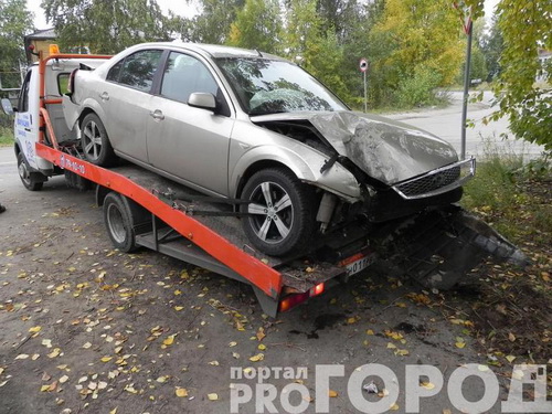 В местечке Лесозавод иномарка влетела в бетонный столб