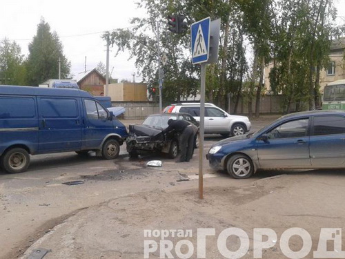 Сыктывкар: в результате ДТП водитель Газели разбил голову Сыктывкар: в результате ДТП водитель Газели разбил голову