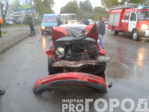 Сыктывкар: пьяный водитель на иномарке разбил четверку Сыктывкар: пьяный водитель на иномарке разбил четверку