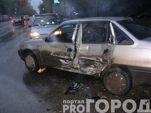 Сыктывкар: карета «скорой помощи» разбила два автомобиля Сыктывкар: карета «скорой помощи» разбила два автомобиля