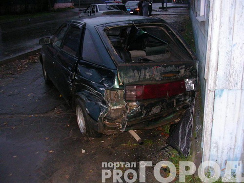 Сыктывкар: карета «скорой помощи» разбила два автомобиля Сыктывкар: карета «скорой помощи» разбила два автомобиля