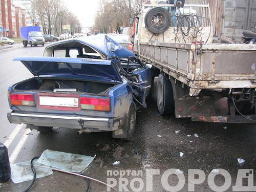 Сыктывкар: семерка заехала под воровайку
