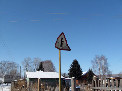 В Эжве погнули 9 дорожных знаков
