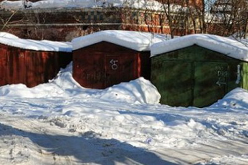 В Печоре гаражи мешают строительству крытого катка