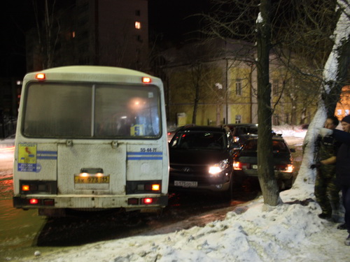 Сыктывкар: автобус собрал три автомобиля Сыктывкар: автобус собрал три автомобиля