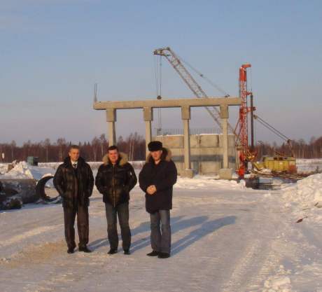 Строительство моста через реку Лыжа автодороги Сыктывкар – Усинск – Нарьян-Мар идет полным ходом Строительство моста через реку Лыжа автодороги Сыктывкар – Усинск – Нарьян-Мар идет полным ходом
