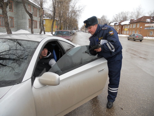 Госавтоинспекторы Сыктывкара проверили тонировку авто 