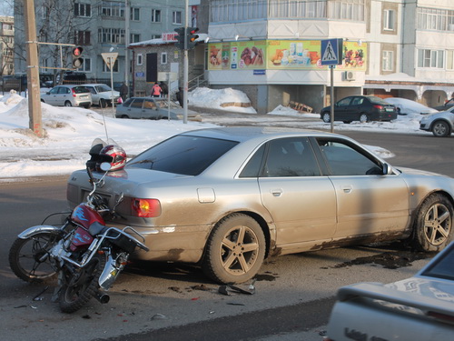 В столице Коми пьяный водитель сбил мотоциклистов В столице Коми пьяный водитель сбил мотоциклистов