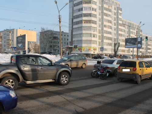 В столице Коми пьяный водитель сбил мотоциклистов В столице Коми пьяный водитель сбил мотоциклистов