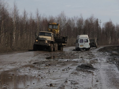 В Инте приостановят движение большегрузов по дороге в районе железнодорожной станции