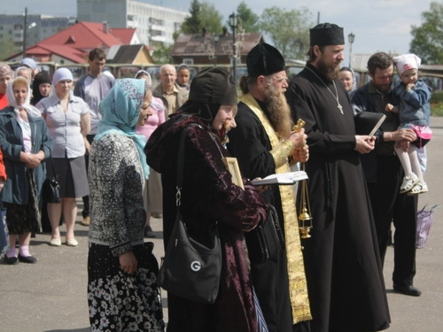 В Сыктывкаре стартовал уникальный Крестный ход на колесах В Сыктывкаре стартовал уникальный Крестный ход на колесах