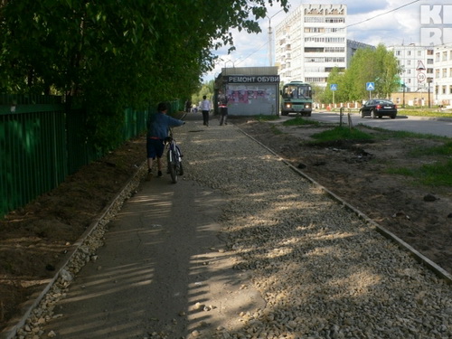 Жители сыктывкарского микрорайона Орбита две недели ходят по песку и щебню