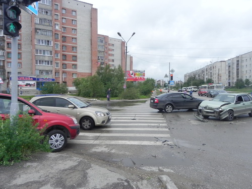 В Давпоне водители не поделили дорогу В Давпоне водители не поделили дорогу