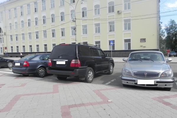На каких автомобилях чиновники Сыктывкара ездят на работу На каких автомобилях чиновники Сыктывкара ездят на работу