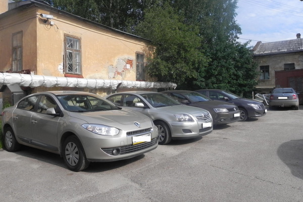 На каких автомобилях чиновники Сыктывкара ездят на работу На каких автомобилях чиновники Сыктывкара ездят на работу
