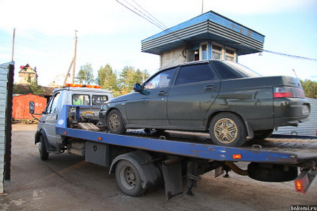 Инспекторы ДПС эвакуировали автомобили нарушителей, не отходя от штраф-стоянки Инспекторы ДПС эвакуировали автомобили нарушителей, не отходя от штраф-стоянки