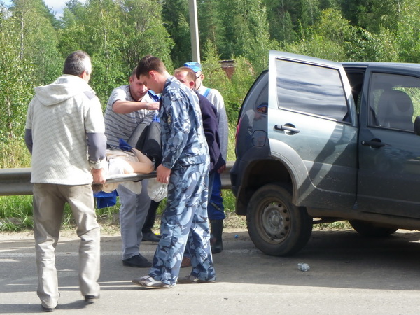 В Сыктывкаре от удара водителя десятки зажало в салоне В Сыктывкаре от удара водителя десятки зажало в салоне