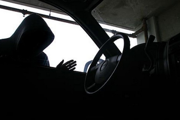 В Вуктыле пятеро несовершеннолетних признаны виновными в угоне автомобиля В Вуктыле пятеро несовершеннолетних признаны виновными в угоне автомобиля