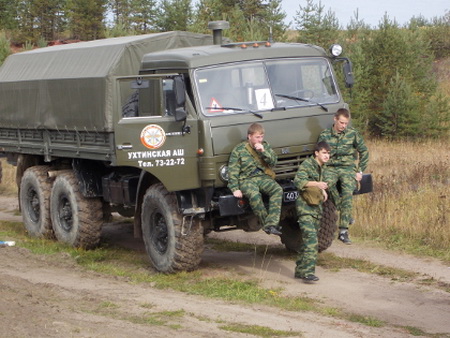 Курсанты ухтинской автошколы совершили марш-бросок Курсанты ухтинской автошколы совершили марш-бросок