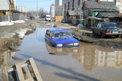 Мэрия после жалоб сыктывкарцев решила засыпать лужу-монстр на улице Первомайской Мэрия после жалоб сыктывкарцев решила засыпать лужу-монстр на улице Первомайской