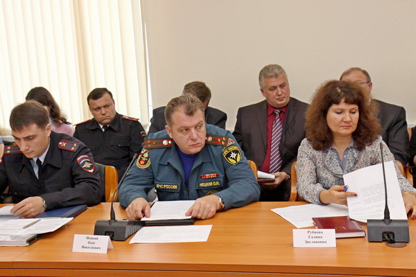 Глава Республики Коми Вячеслав Гайзер поручил своему заместителю проконтролировать подготовку дорог к зиме Глава Республики Коми Вячеслав Гайзер поручил своему заместителю проконтролировать подготовку дорог к зиме