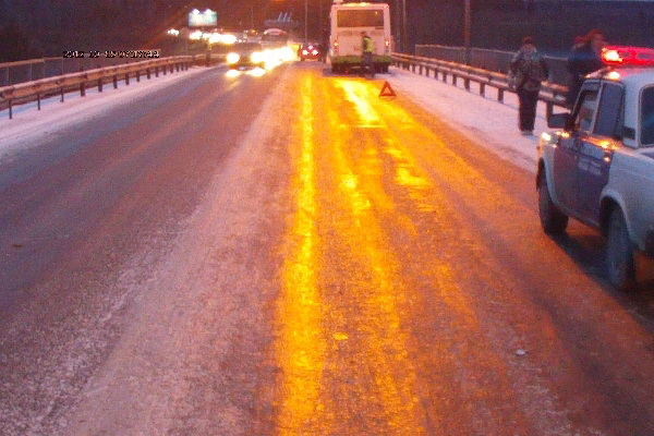 В Сыктывкаре из-за гололедицы резко возросло количество ДТП
