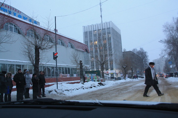 Посмотри налево, посмотри направо Посмотри налево, посмотри направо