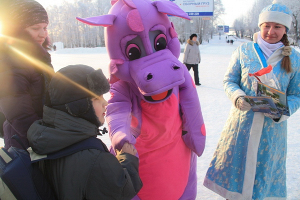В Сыктывкаре провели акцию Засветись по-новогоднему В Сыктывкаре провели акцию Засветись по-новогоднему