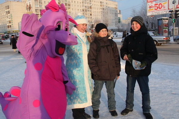 В Сыктывкаре провели акцию Засветись по-новогоднему В Сыктывкаре провели акцию Засветись по-новогоднему