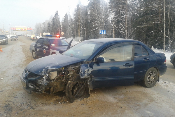 По дороге в Эжву Лансер въехал в десятку»